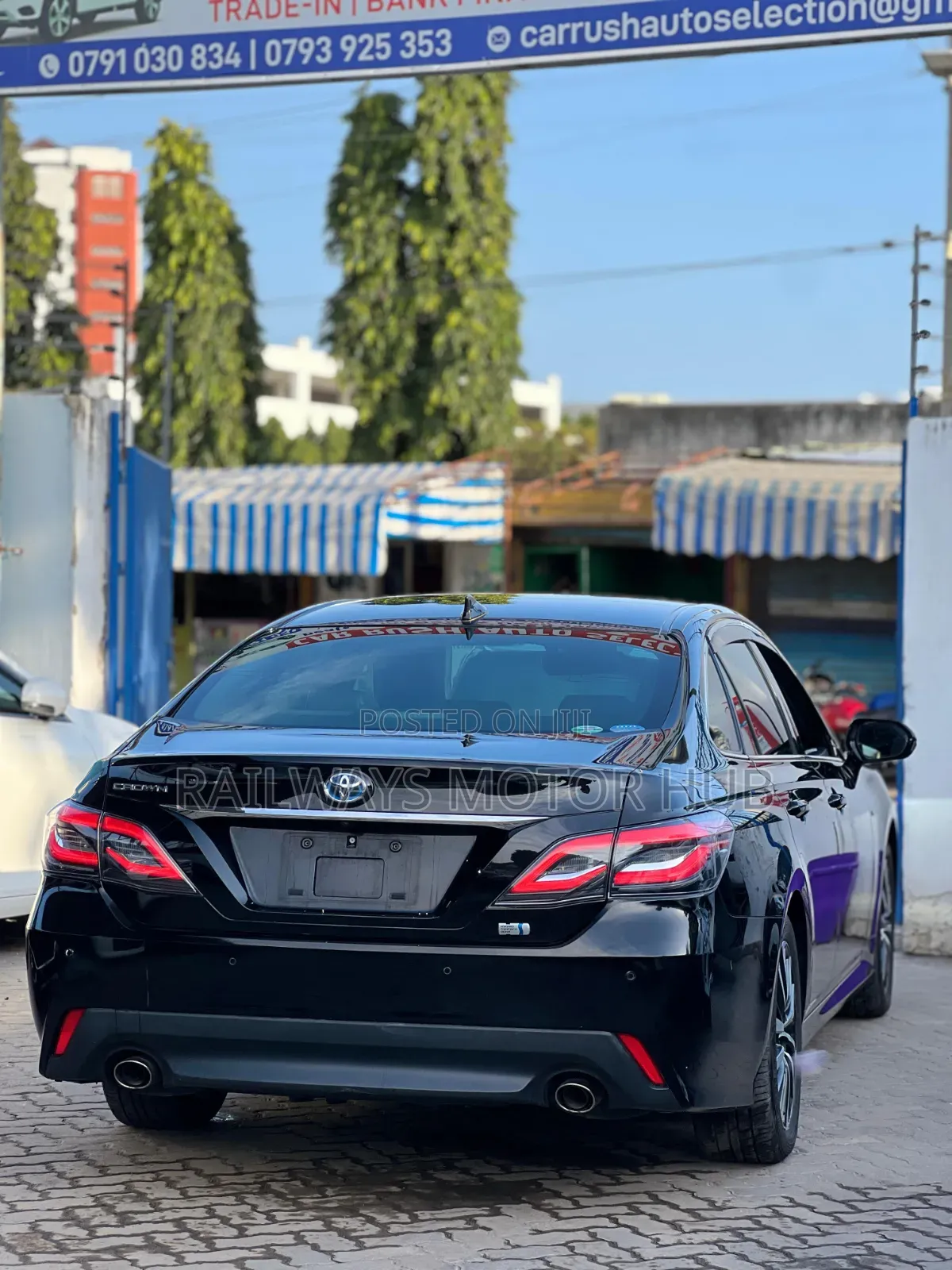 Toyota Crown 2018 Black