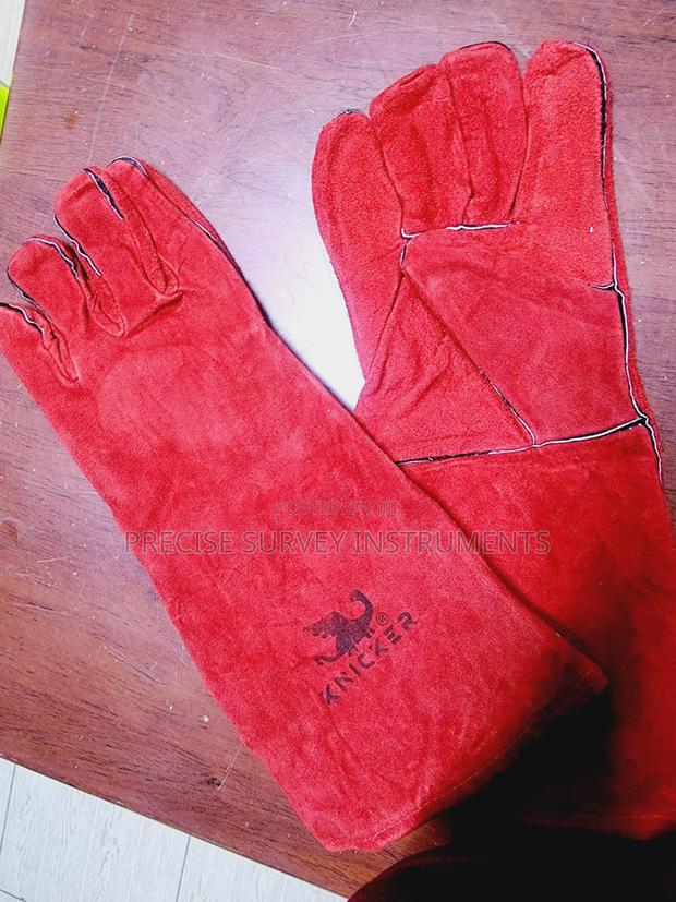 Durable Red Hand Protective Gloves - thumbnail 2