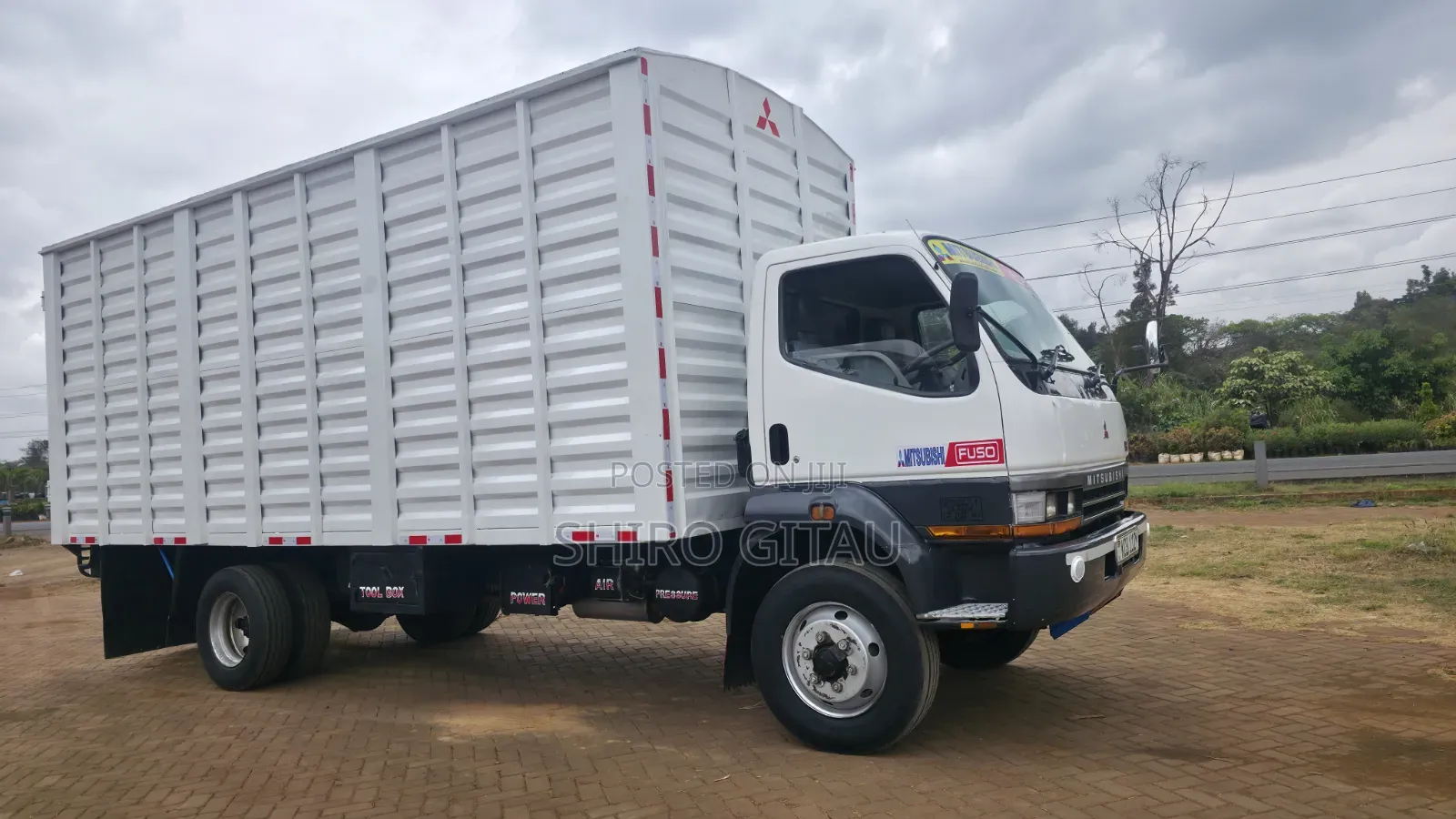 Mitsubishi Fh 215 2015 White