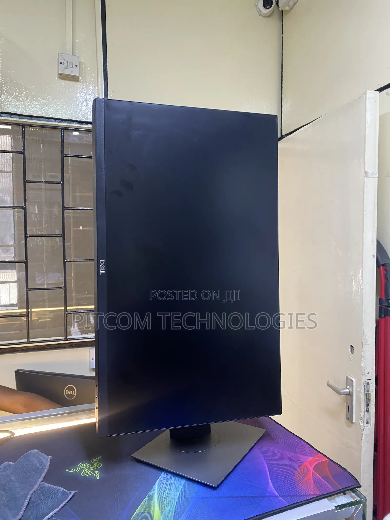 Dell 24inches Monitor Edge to Edge