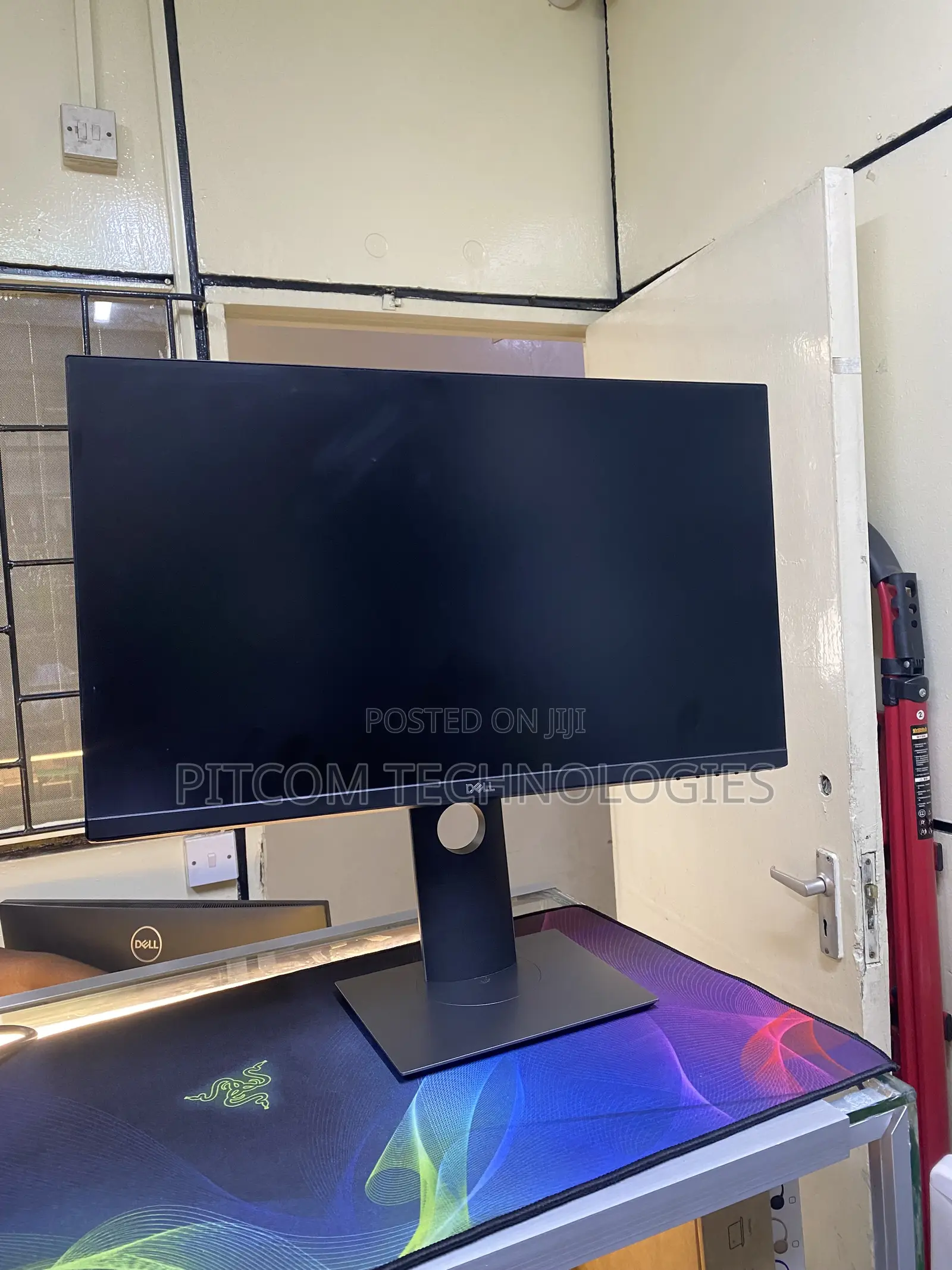 Dell 24inches Monitor Edge to Edge