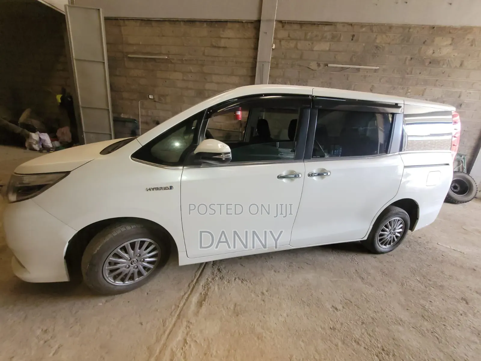 Toyota Esquire 2016 White