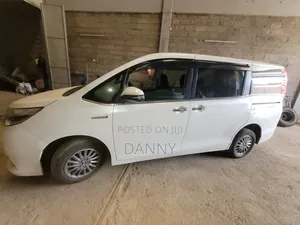 Toyota Esquire 2016 White