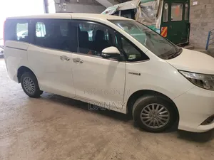 Toyota Esquire 2016 White