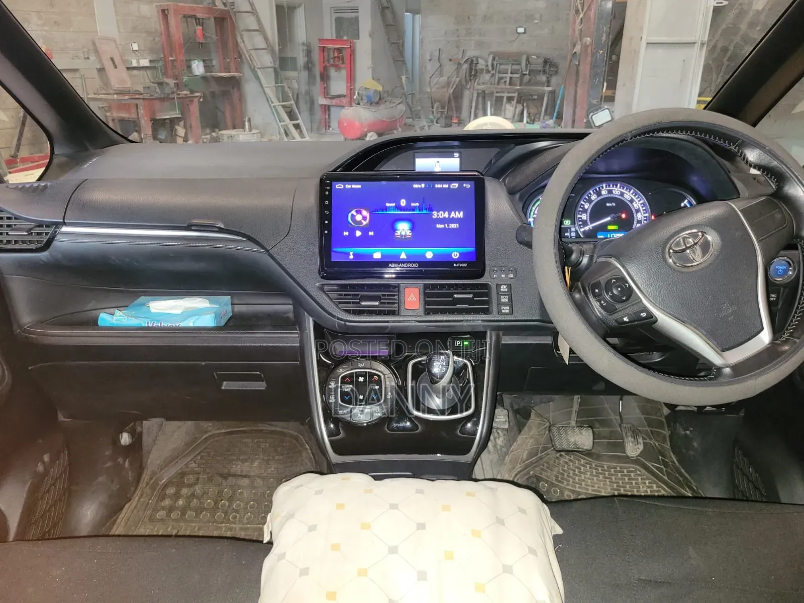 Toyota Esquire 2016 White