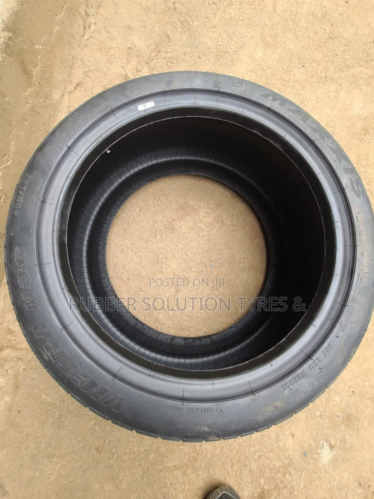 275 /40 R19 Bridgestone Tires 101y Victra M36 Run Flat