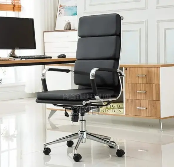 Office Chair : Padded High-Back PU Leather Swivel Seat