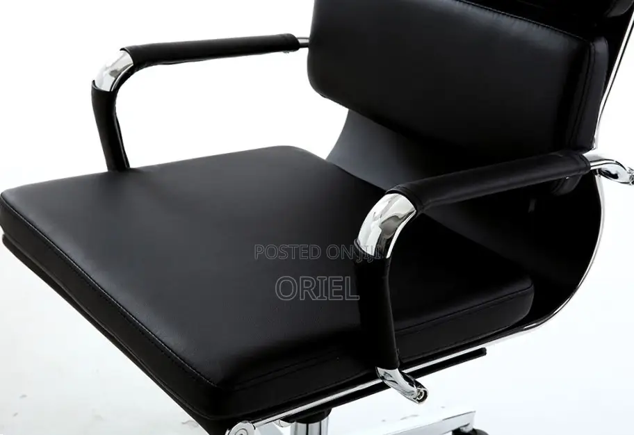 Office Chair : Padded High-Back PU Leather Swivel Seat