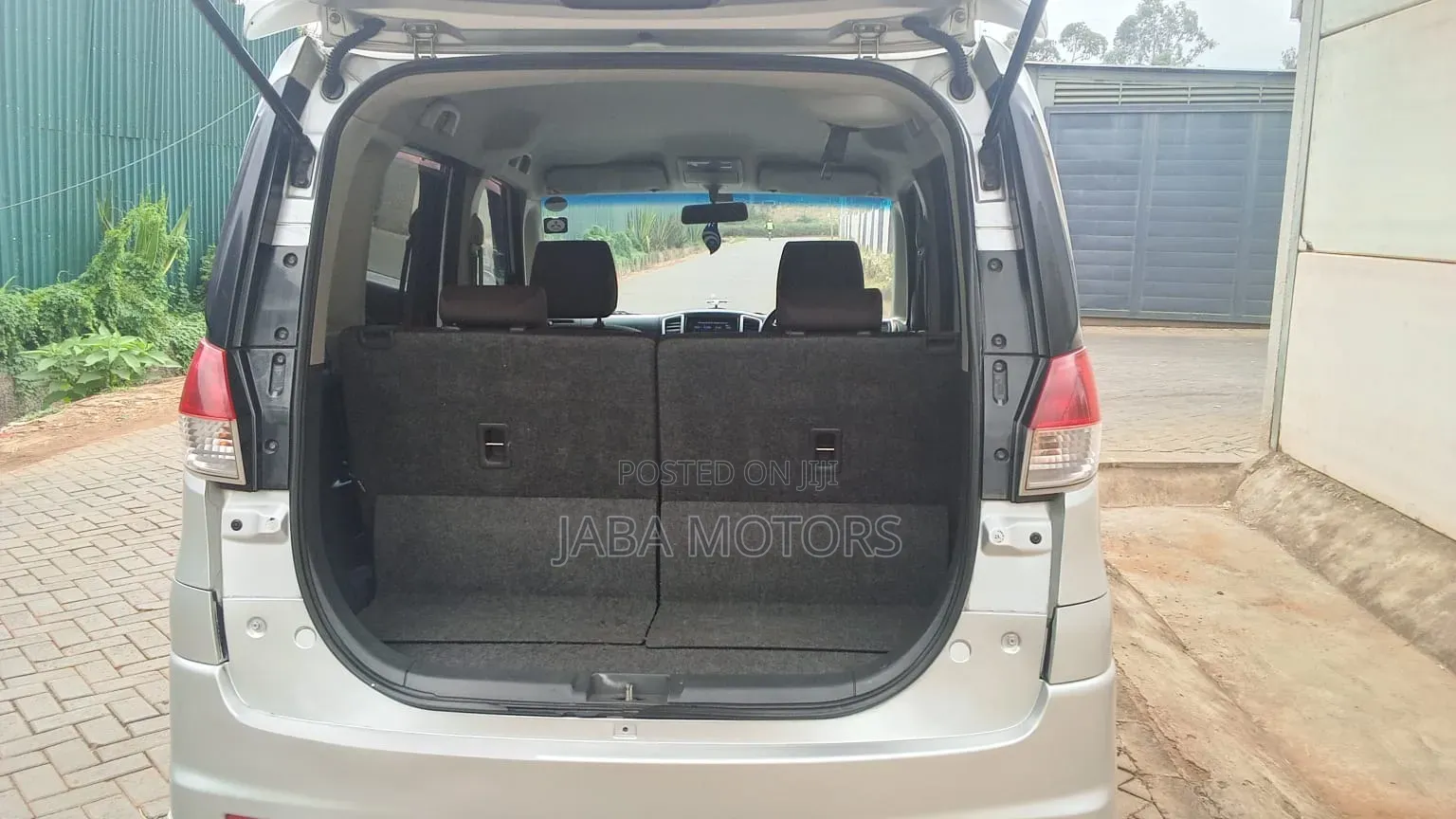 Mitsubishi Delica 2012 Silver