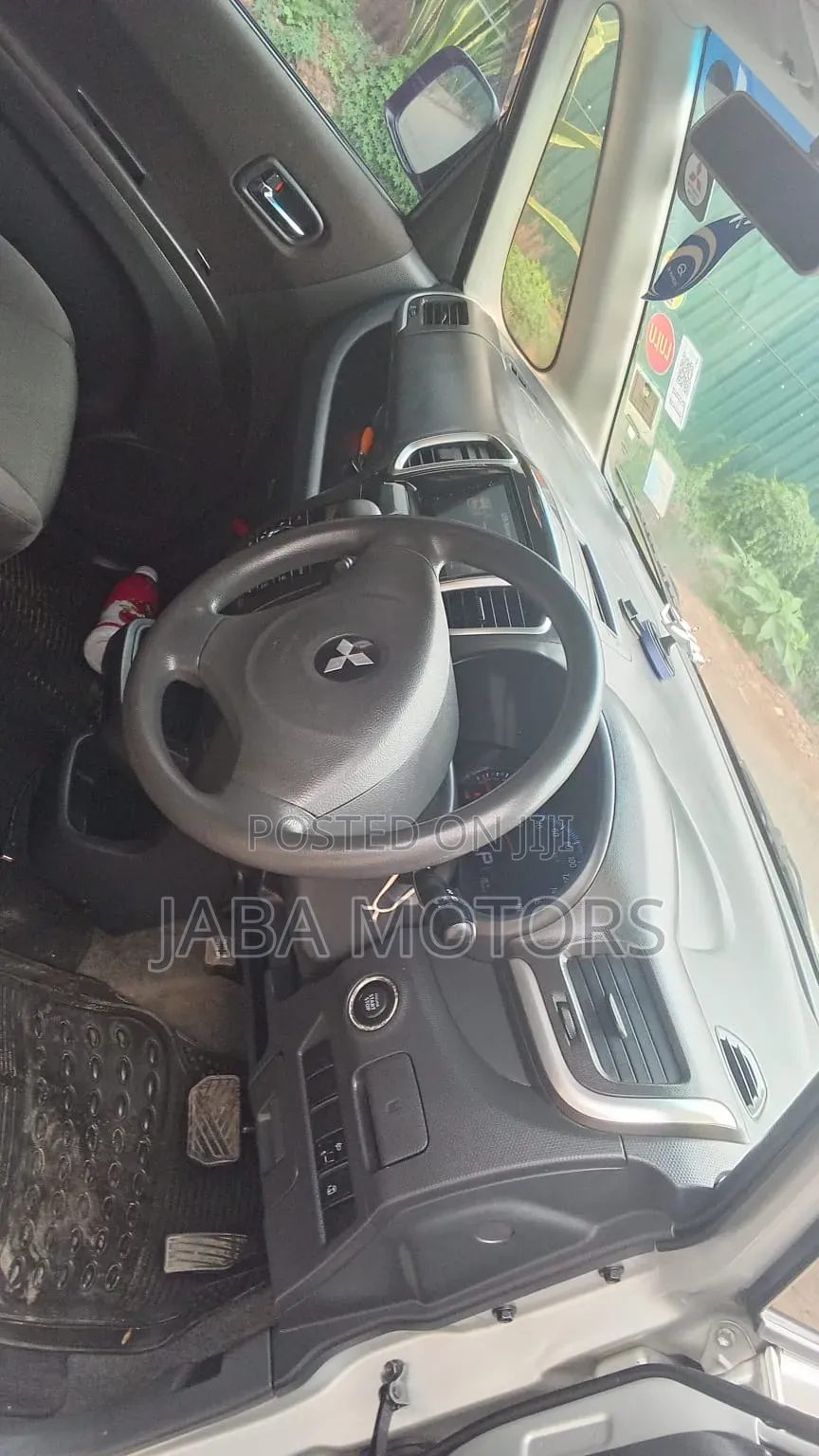 Mitsubishi Delica 2012 Silver