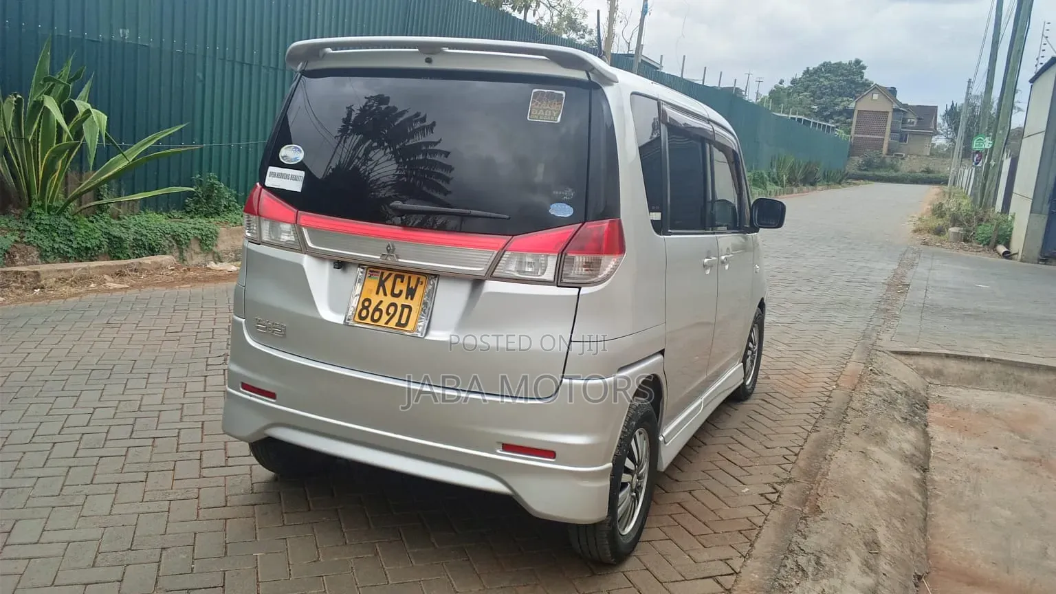 Mitsubishi Delica 2012 Silver