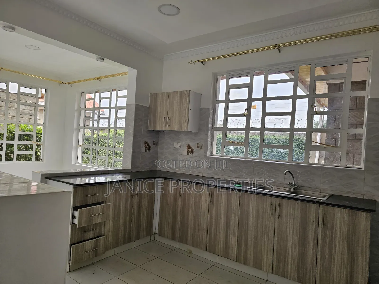 3bdrm Bungalow in Orchard Park Estate, Kenyatta Road / Theta  for rent