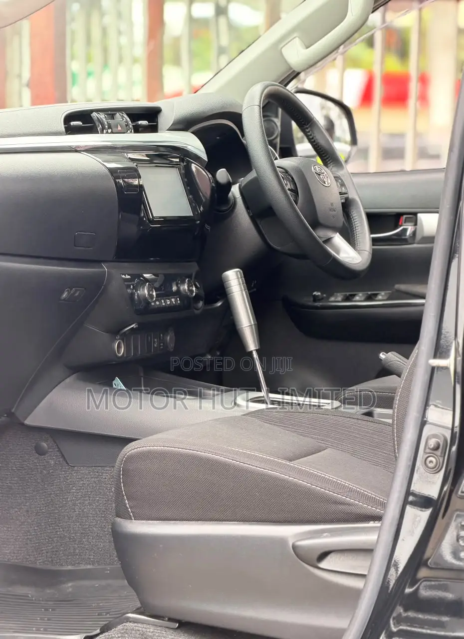 Toyota Hilux 2.4 Diesel 2020 Black