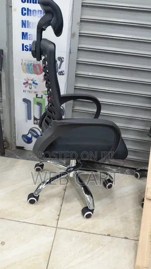 Adjustable Office Chair With Headrest and Wheels