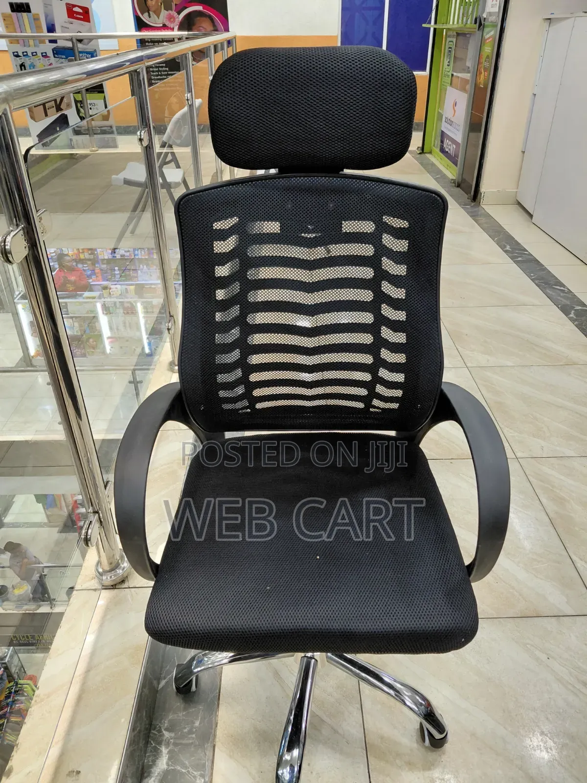 Adjustable Office Chair With Headrest and Wheels