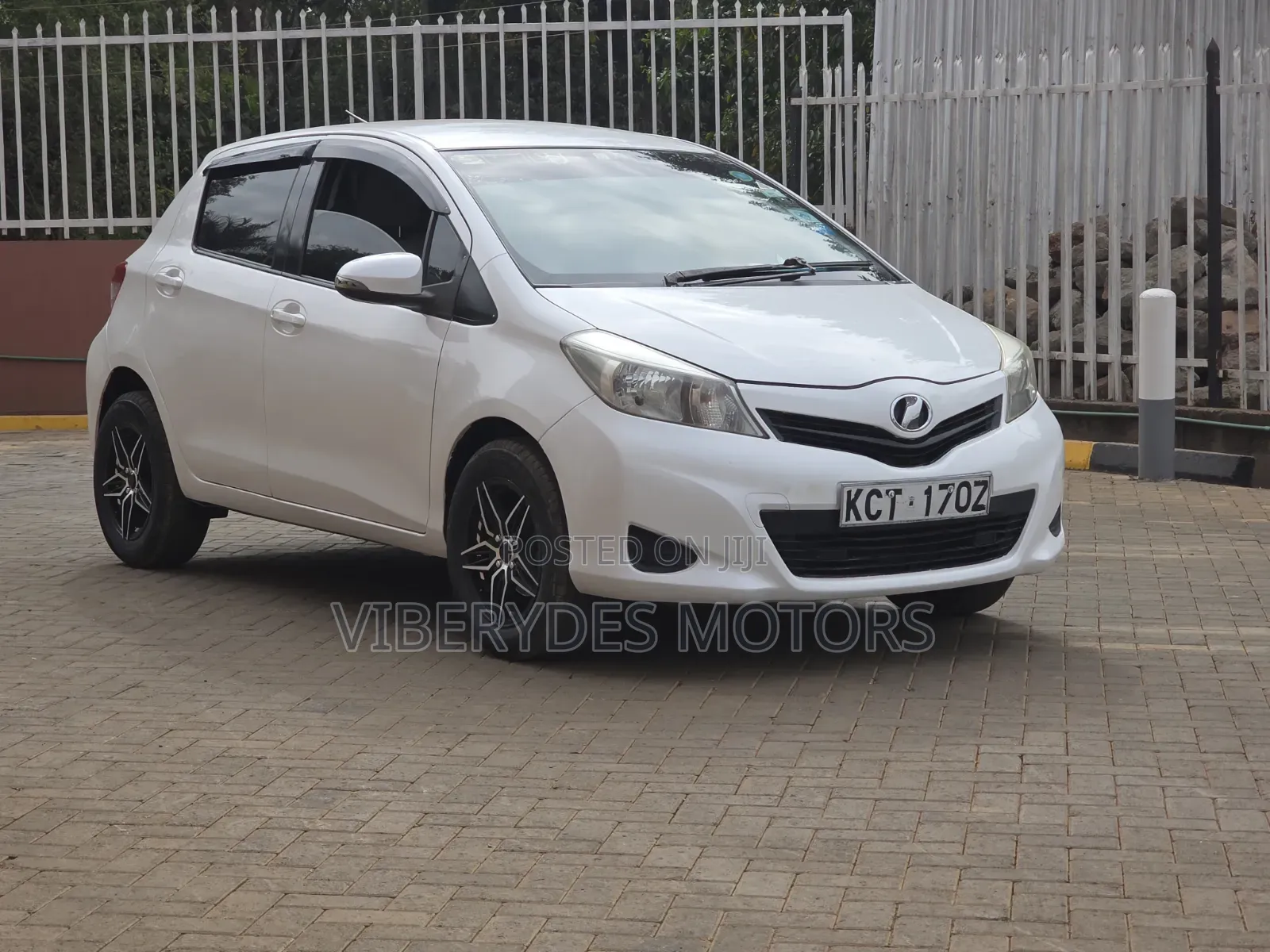 Toyota Vitz 2012
