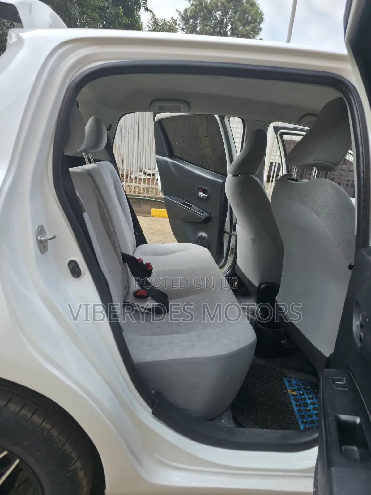 Toyota Vitz 2012