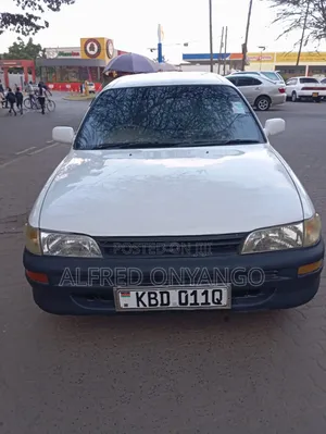 Toyota Corolla 2001 White
