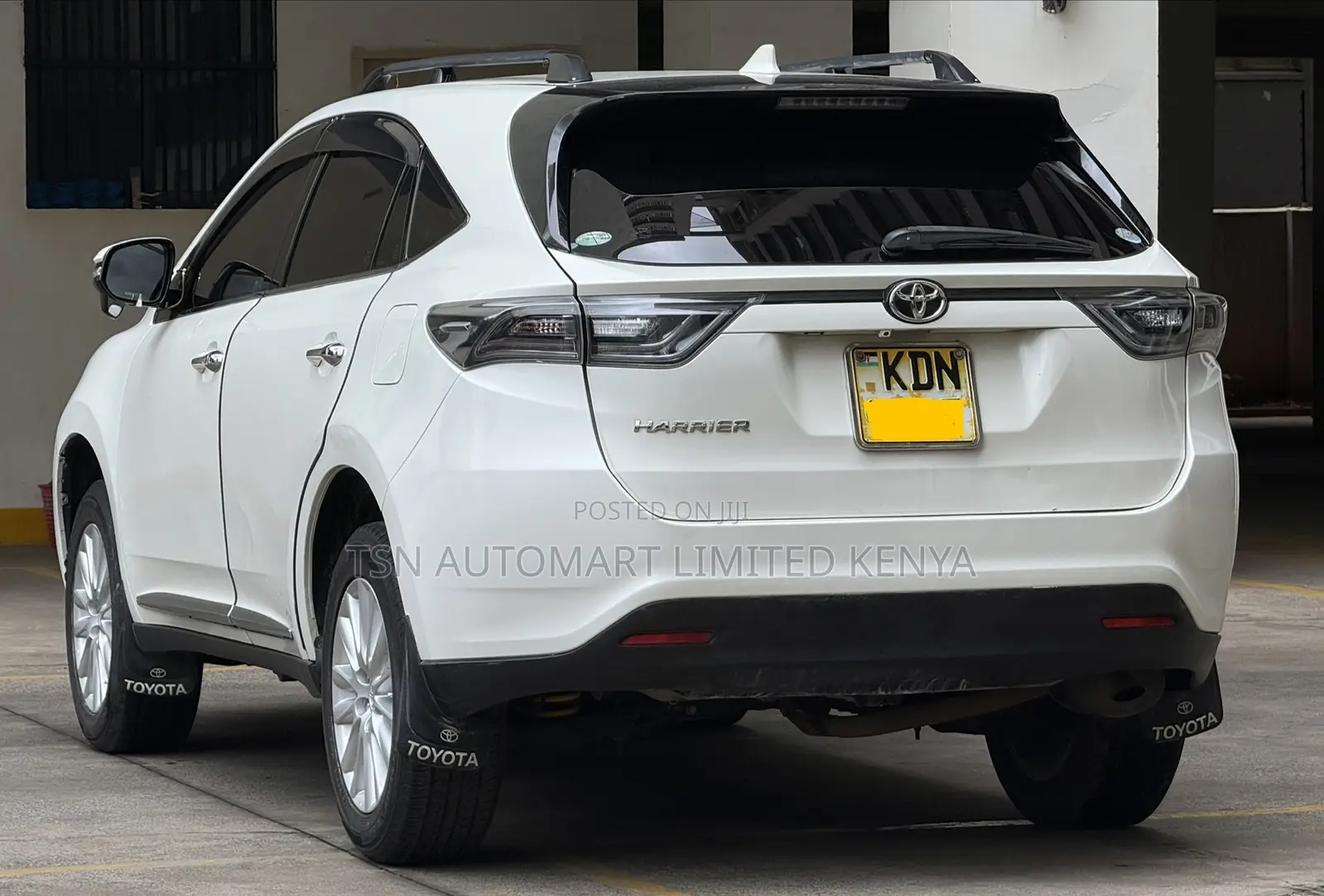 Toyota Harrier 2.0 2017 White