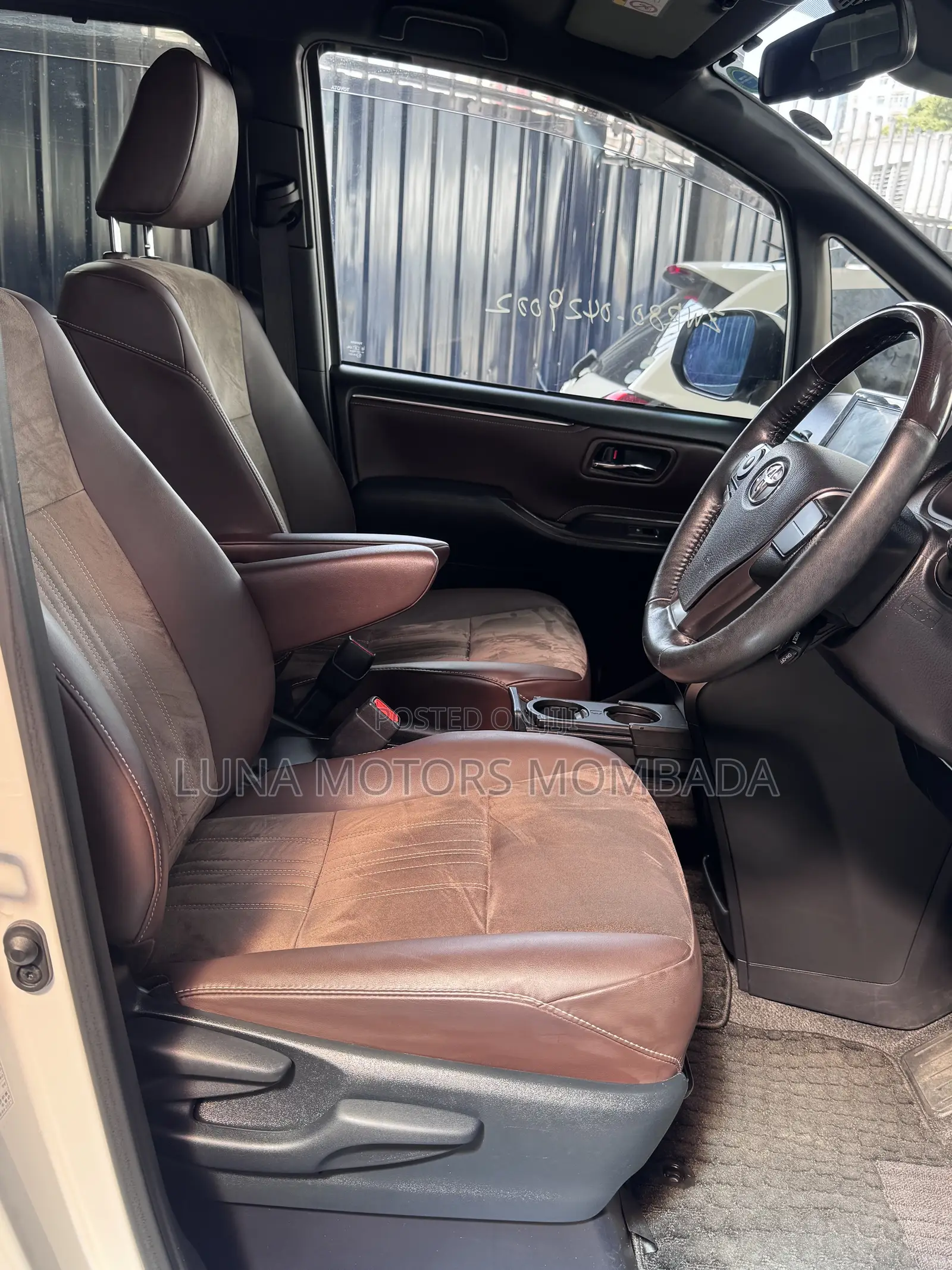 Toyota Esquire 2.0 AWD (7 seater) 2019 White