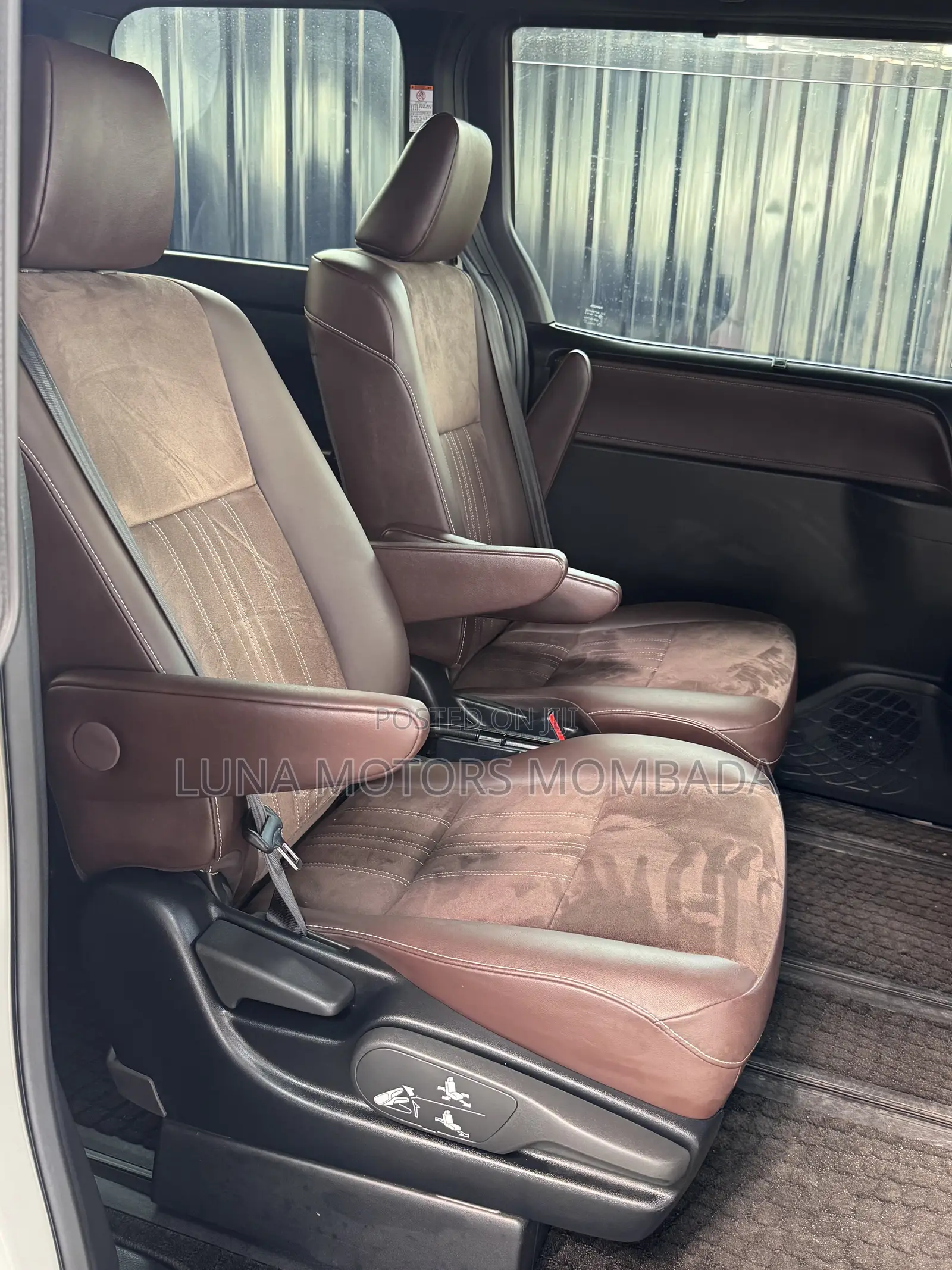 Toyota Esquire 2.0 AWD (7 seater) 2019 White