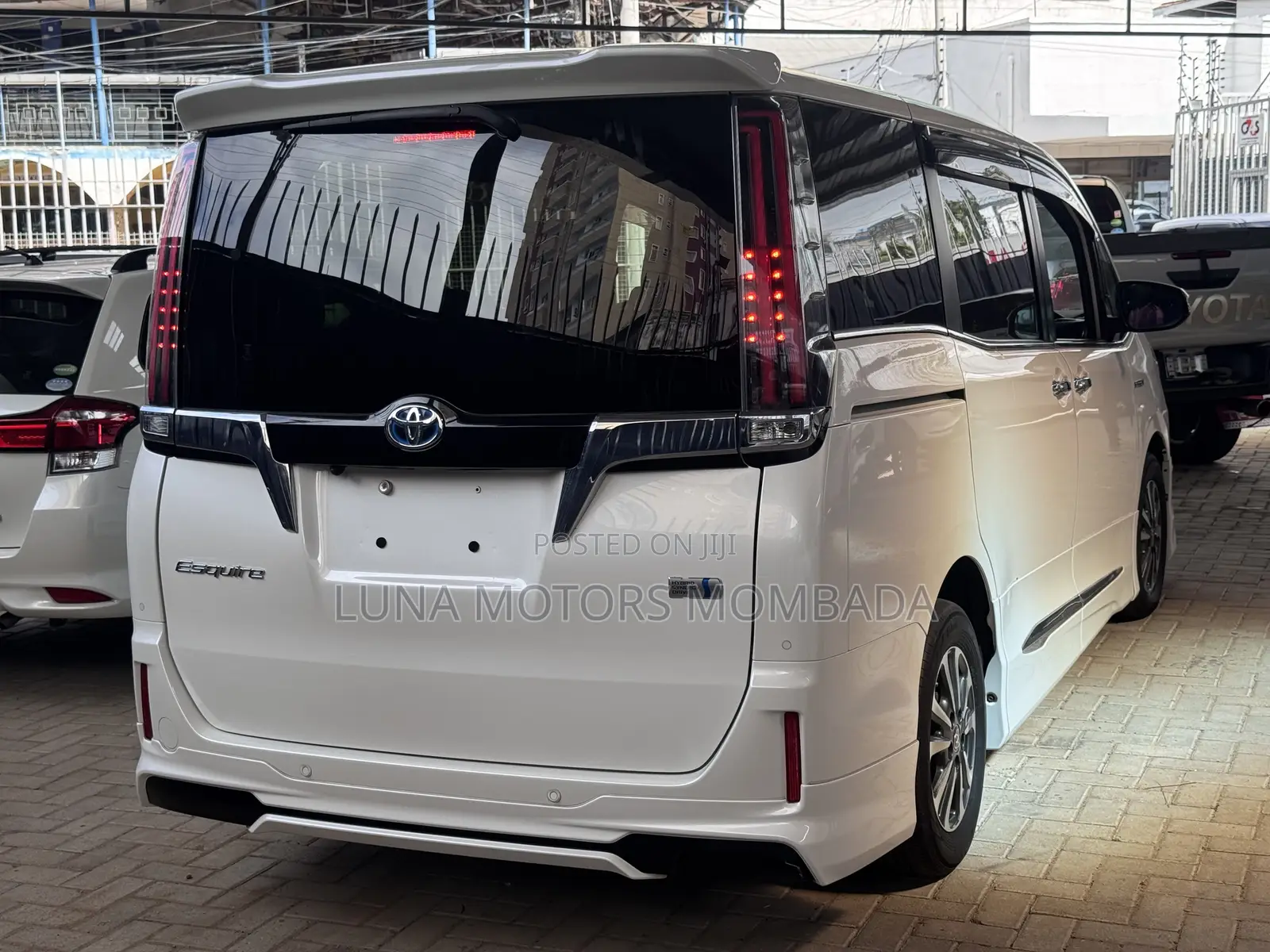 Toyota Esquire 2.0 AWD (7 seater) 2019 White