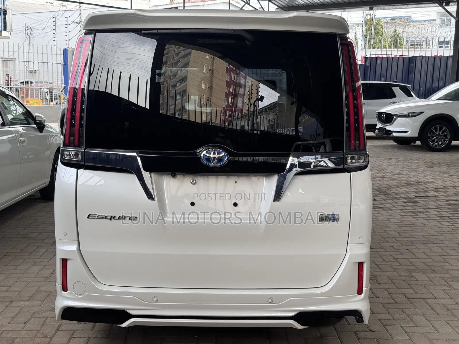 Toyota Esquire 2.0 AWD (7 seater) 2019 White