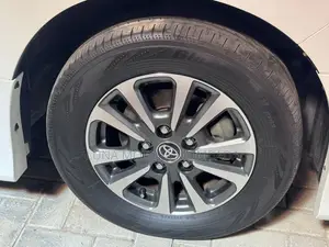 Toyota Esquire 2.0 AWD (7 seater) 2019 White