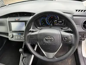 Toyota Corolla Fielder 1.5 Hybrid FWD 2019 Pearl