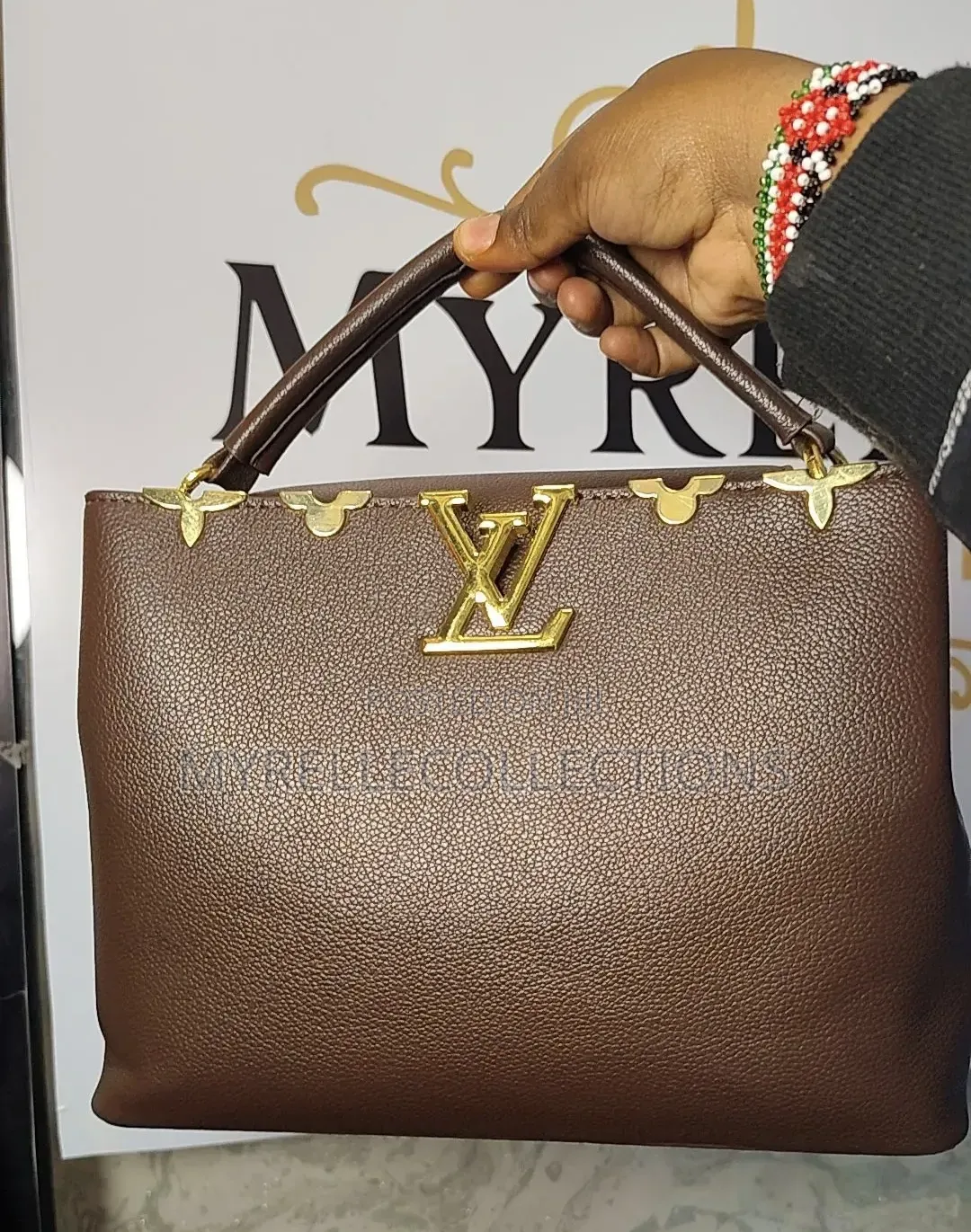 Luis Vuitton Handbag / Brown Shoulder or Crossbody Handbag