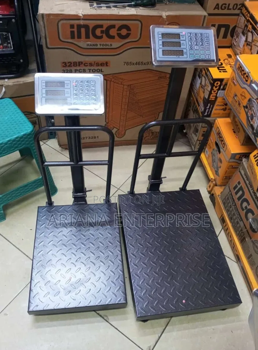 Platform Scale With a Small Base Guard