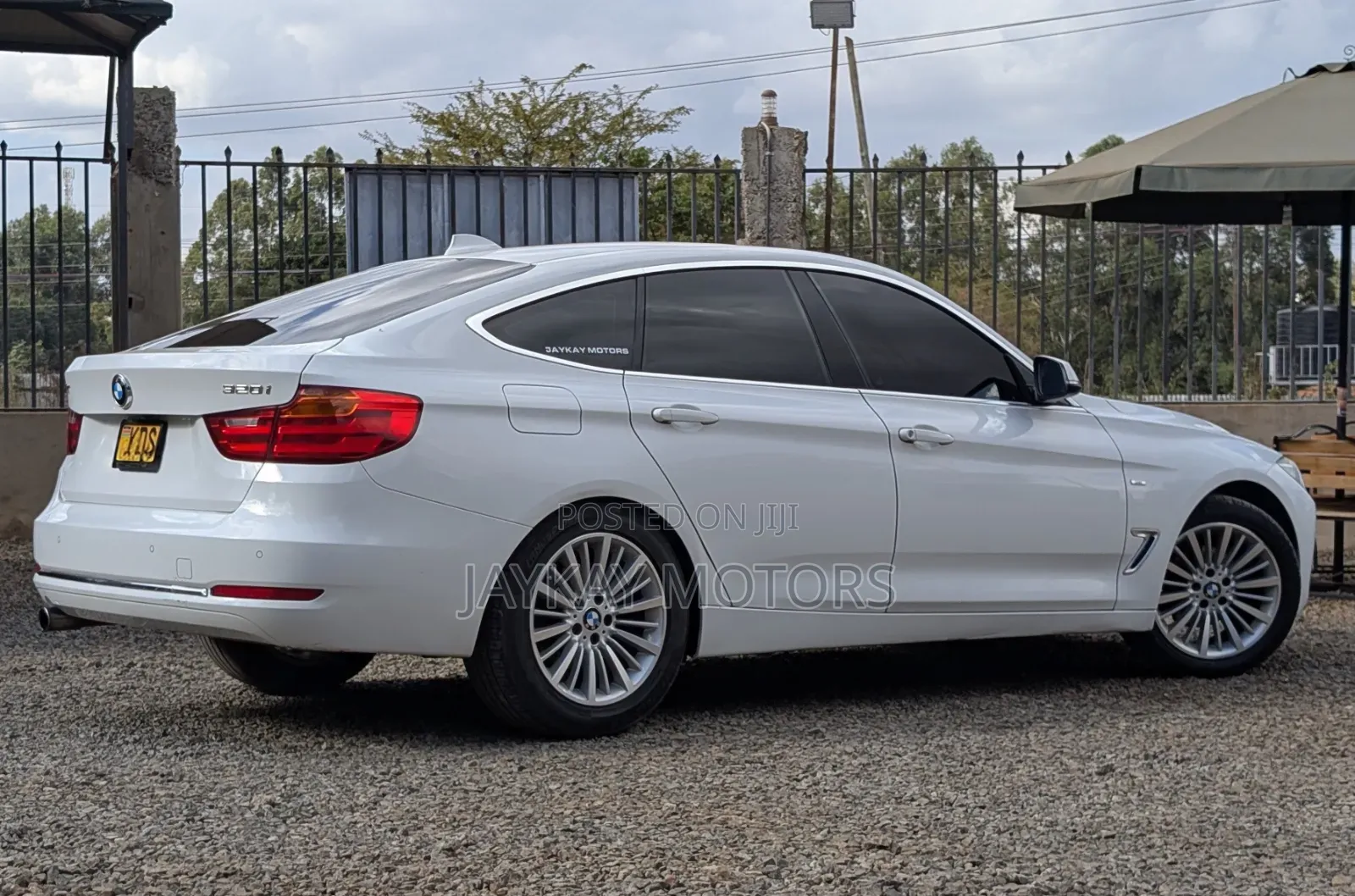 BMW 3 Series 320i RWD 2014 White