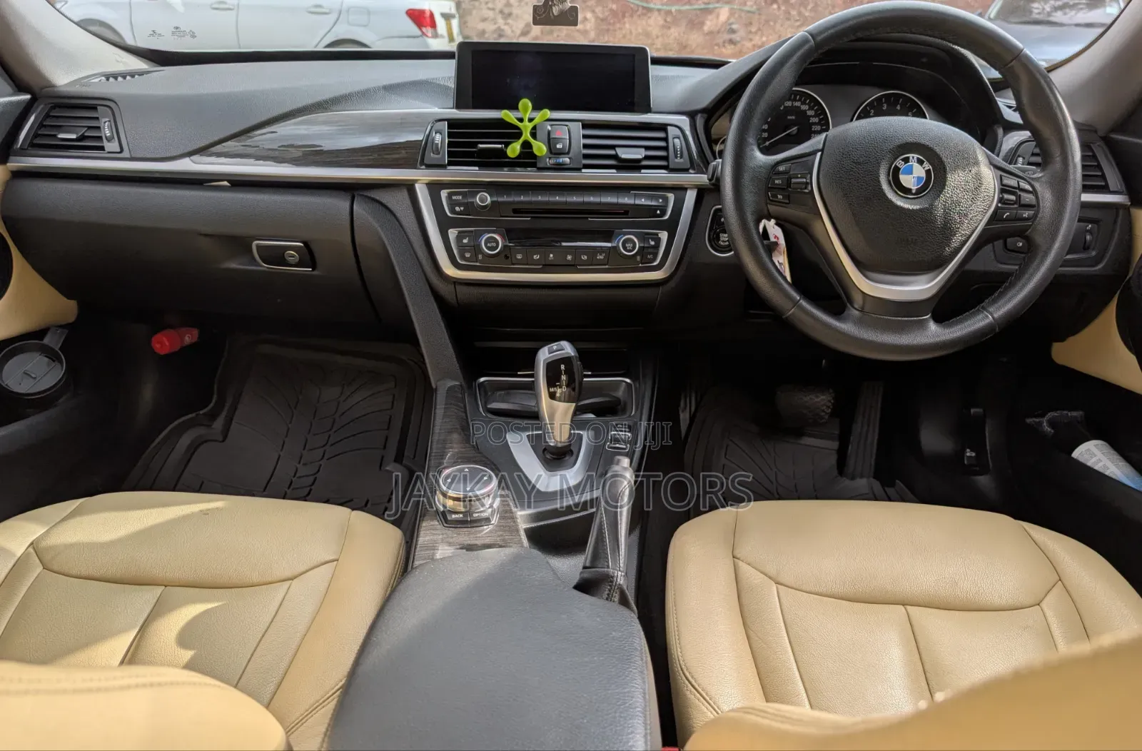 BMW 3 Series 320i RWD 2014 White