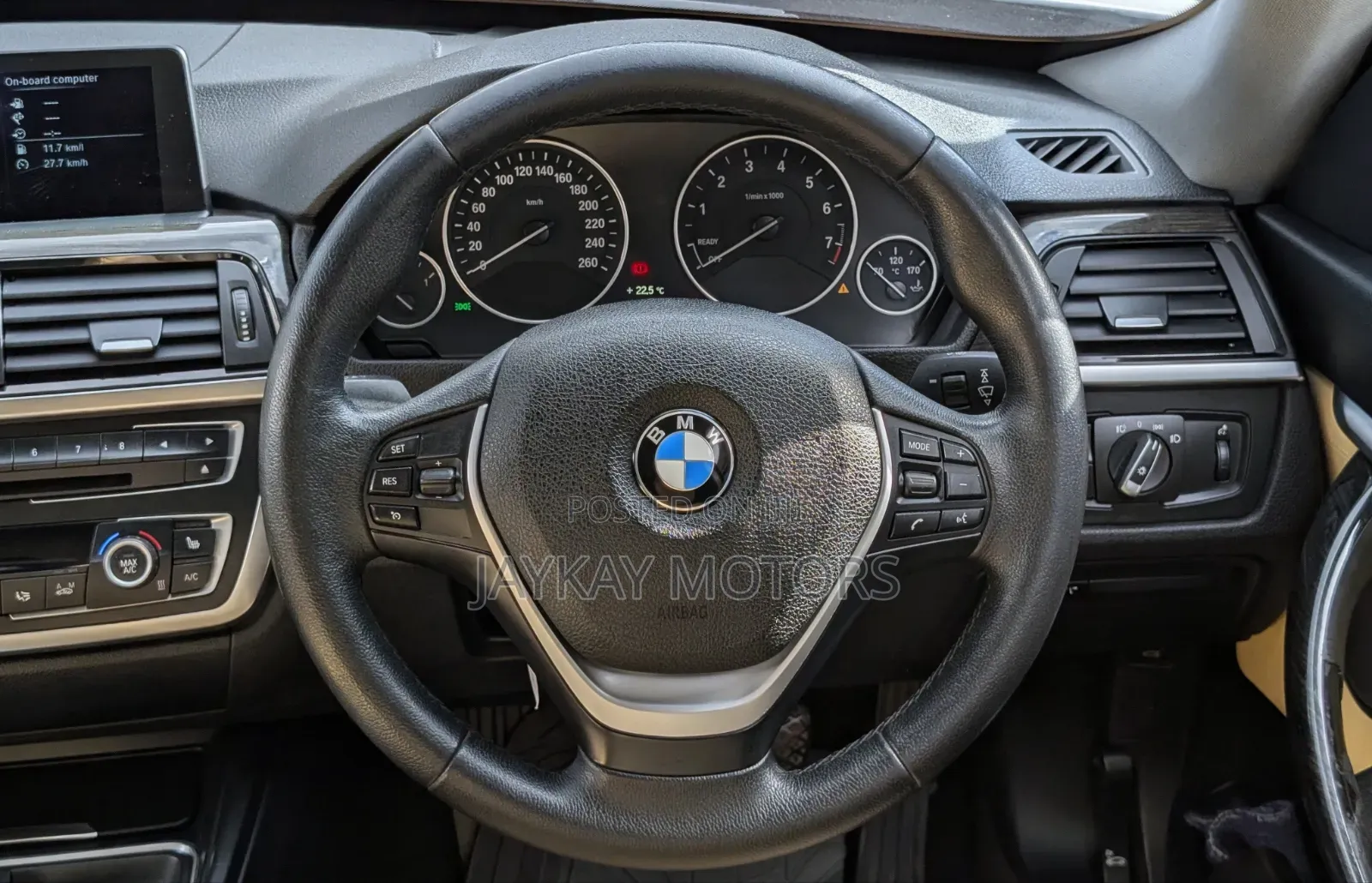 BMW 3 Series 320i RWD 2014 White