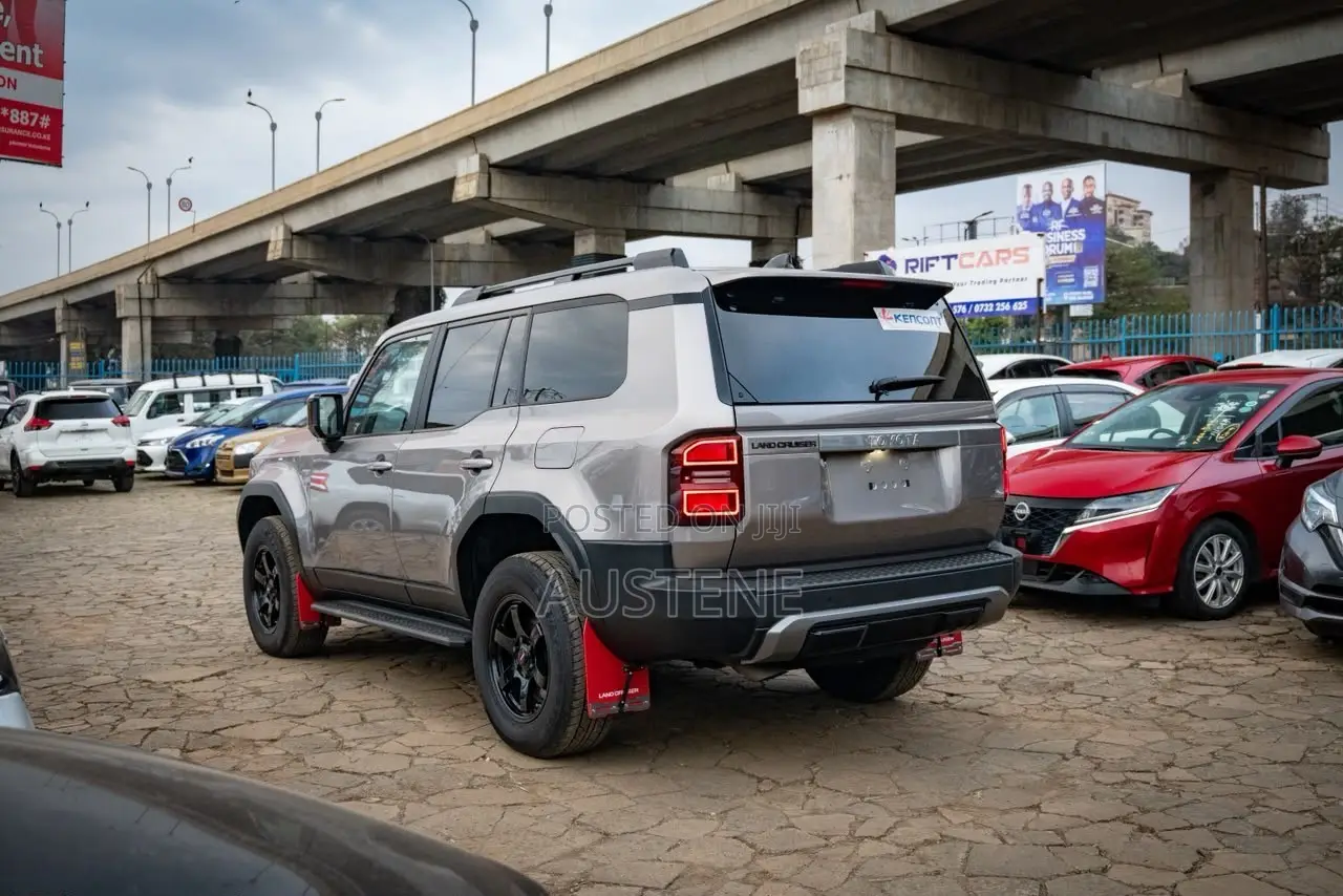 Toyota Land Cruiser Prado 2024 Silver