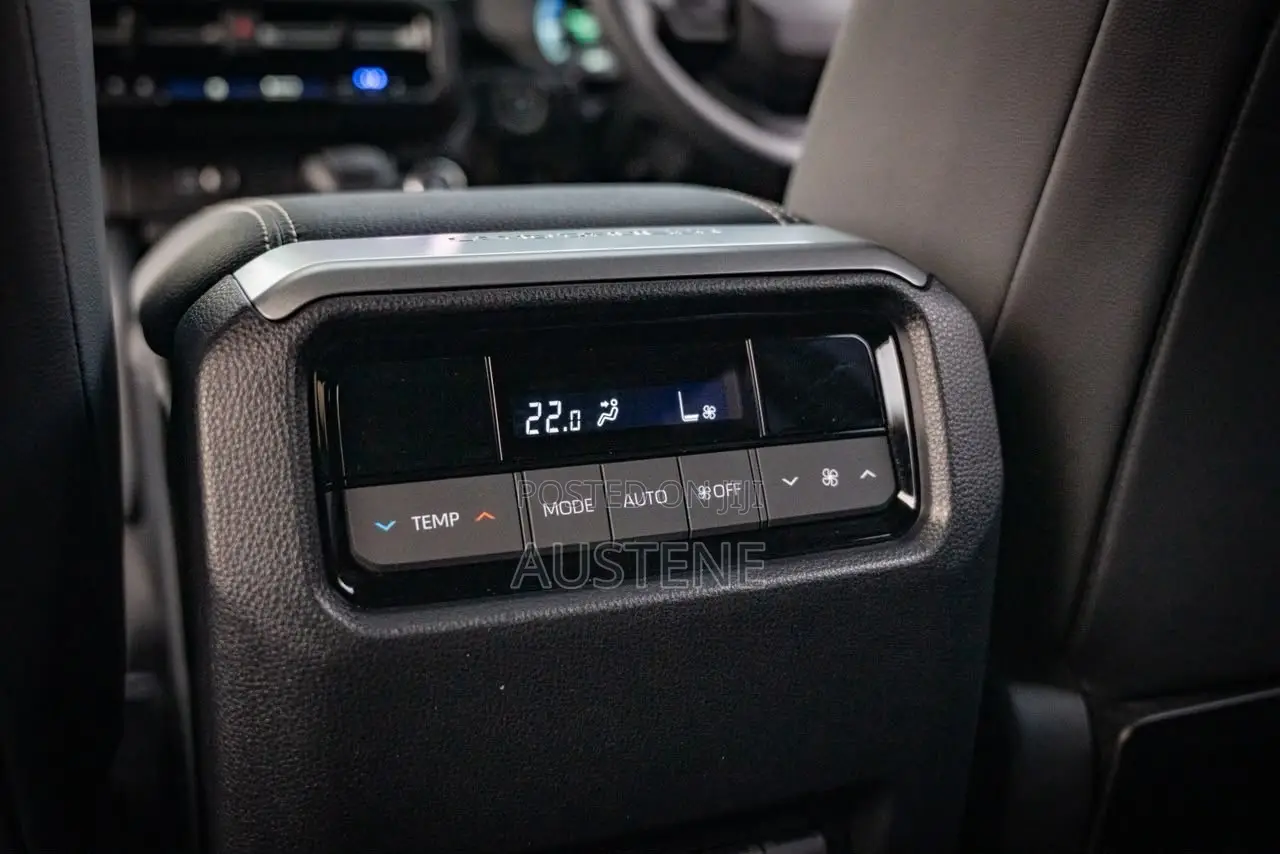 Toyota Land Cruiser Prado 2024 Silver