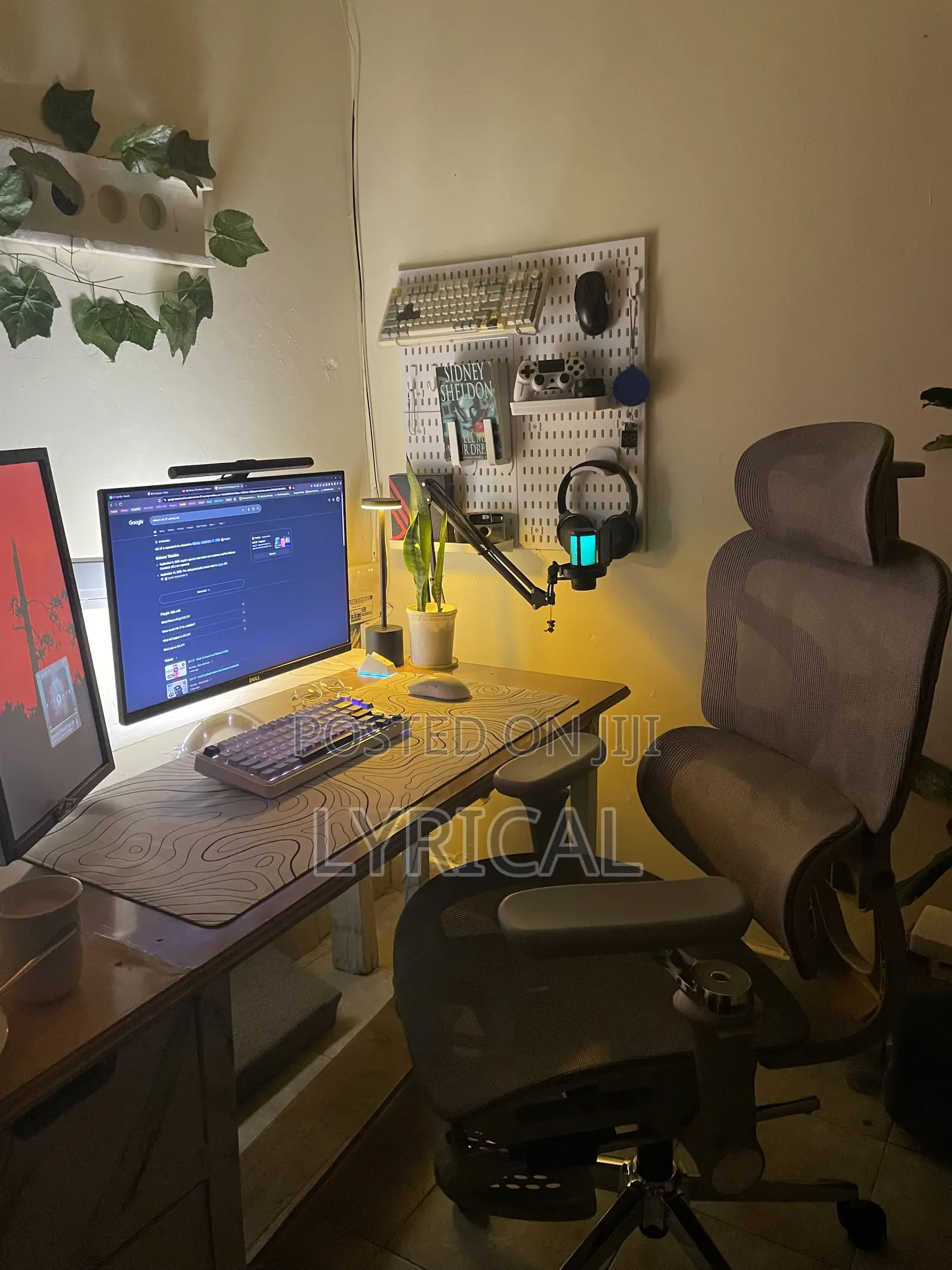 Minimalist LED Rechargeable Touch Desk Lamp With Three Color