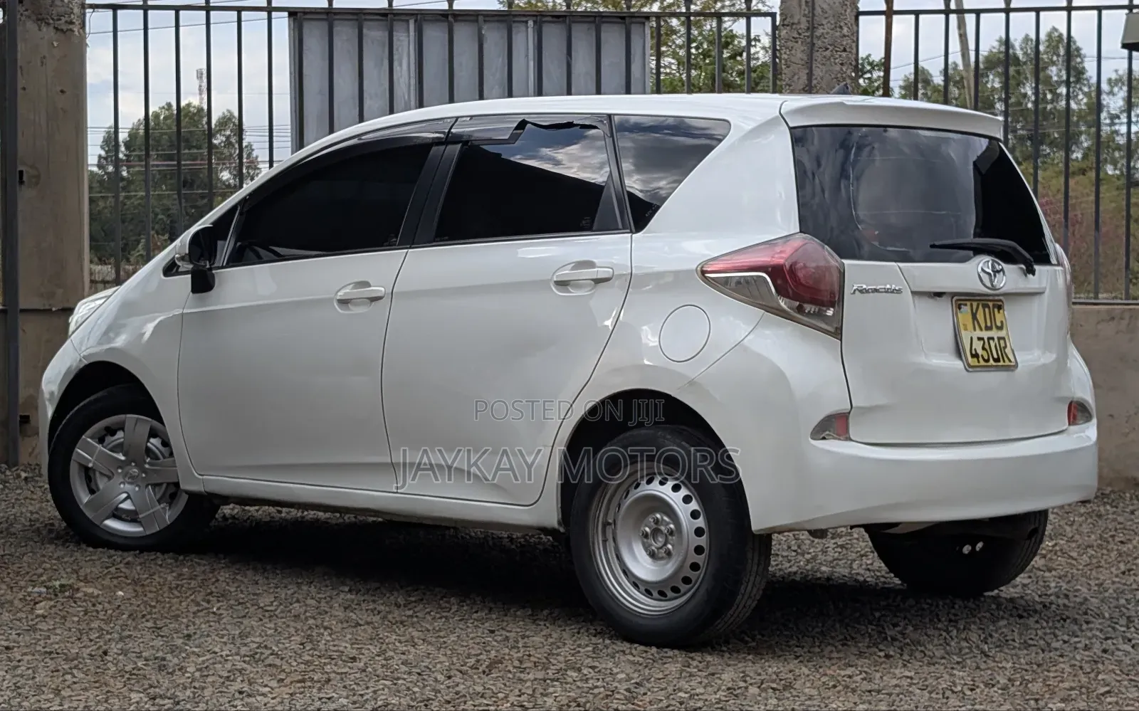 Toyota Ractis 1.5 FWD 2014 White