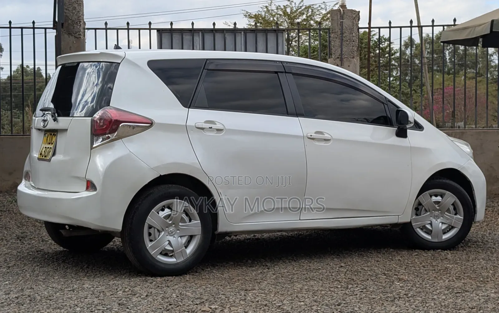 Toyota Ractis 1.5 FWD 2014 White