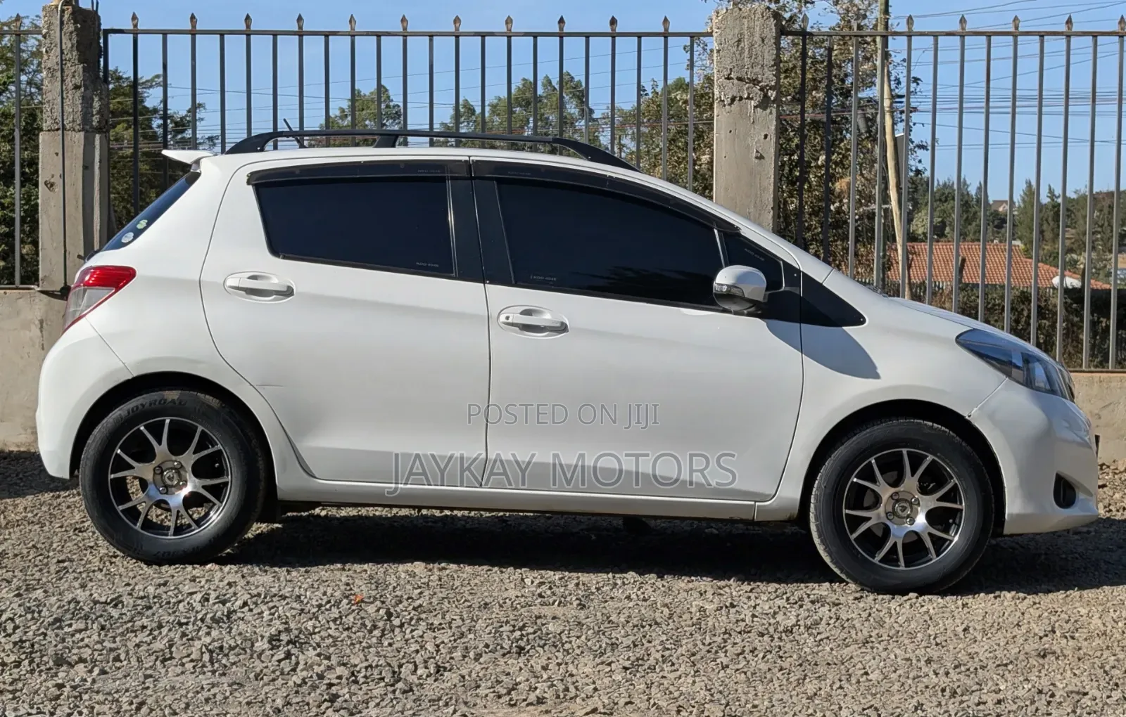 Toyota Vitz 1.3 FWD 5dr 2014 Pearl