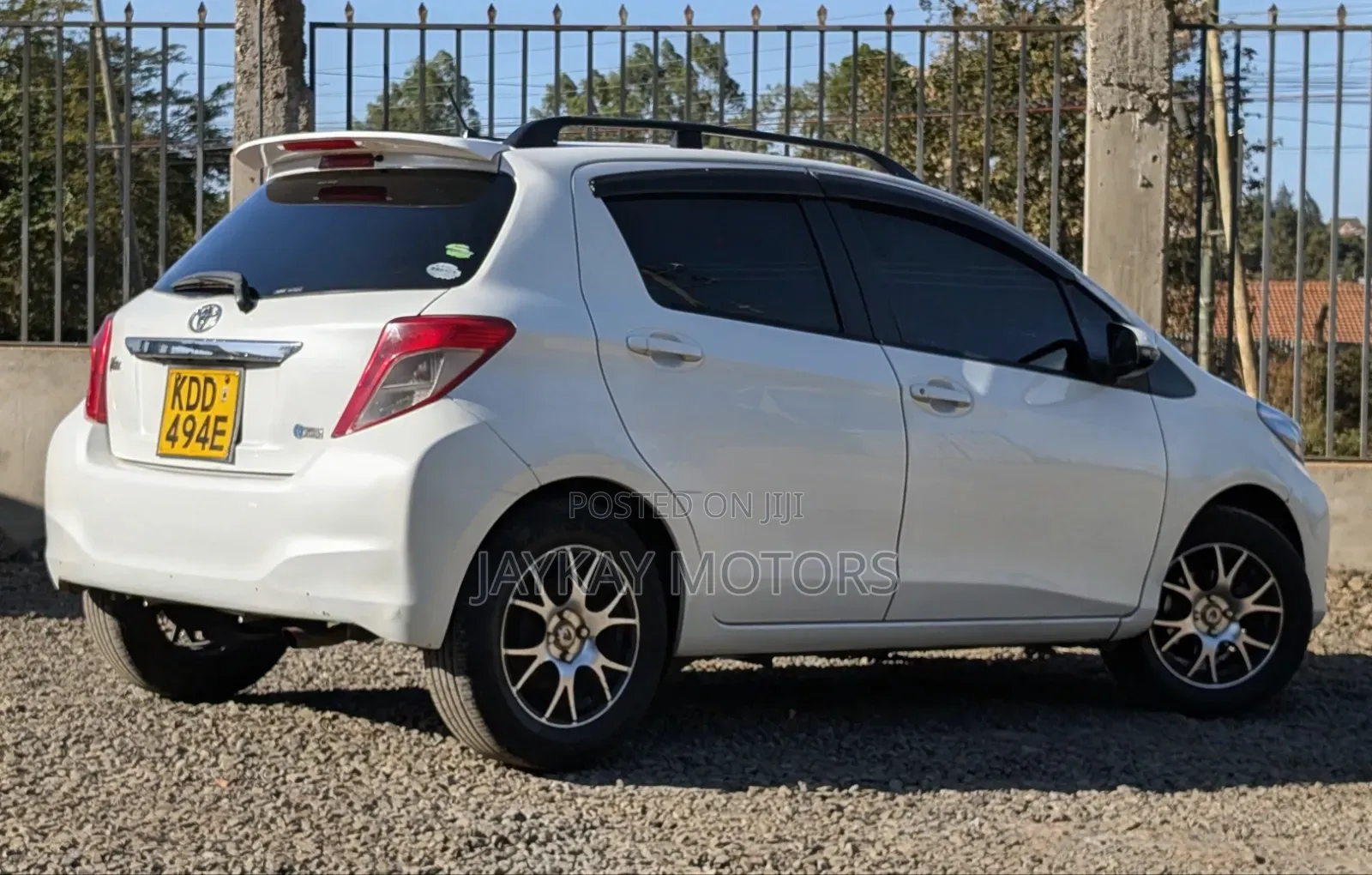 Toyota Vitz 1.3 FWD 5dr 2014 Pearl