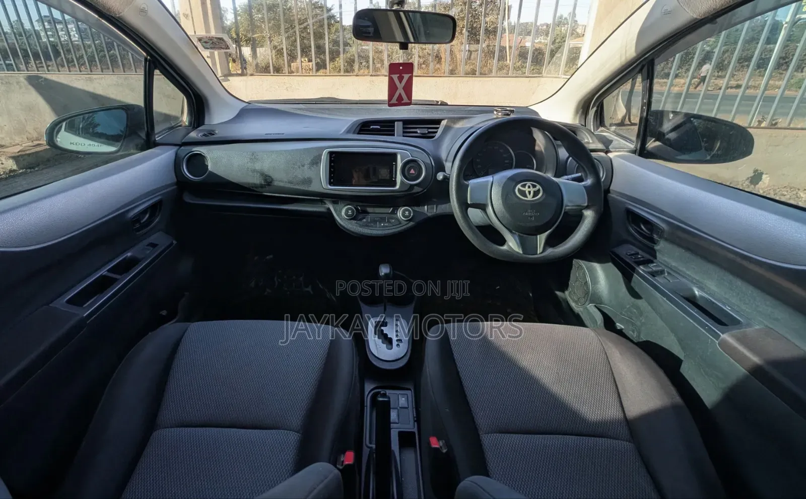 Toyota Vitz 1.3 FWD 5dr 2014 Pearl