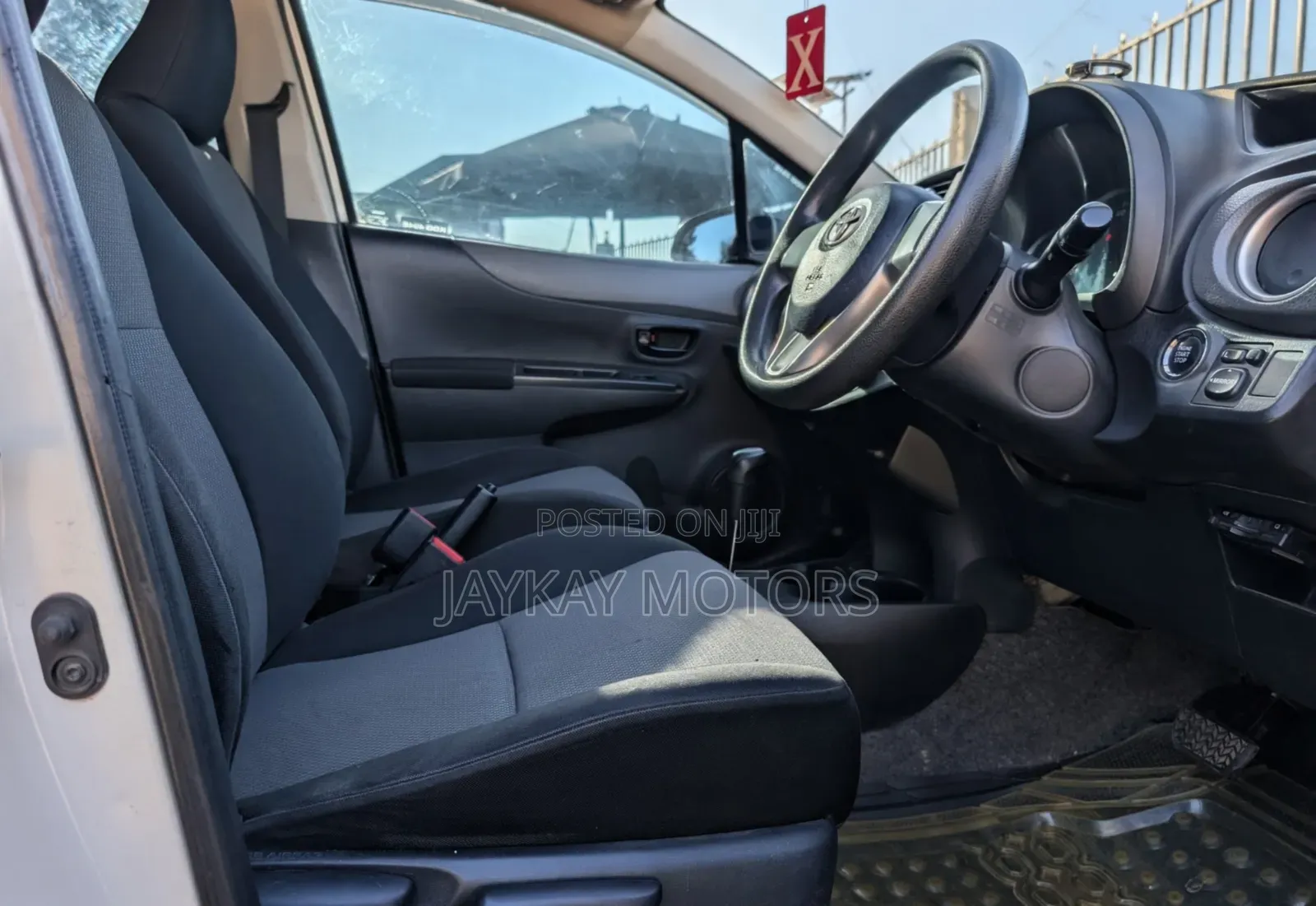 Toyota Vitz 1.3 FWD 5dr 2014 Pearl