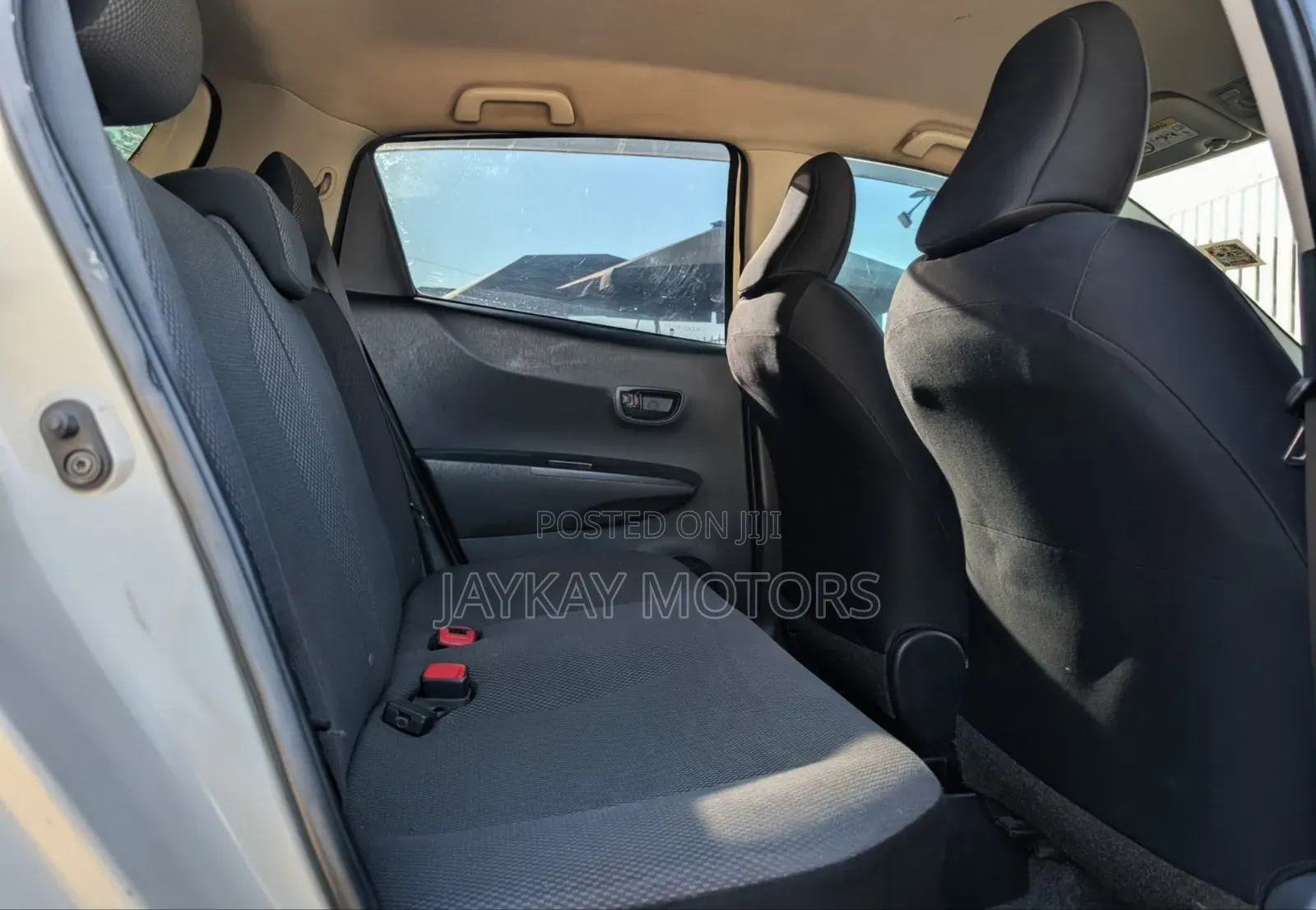 Toyota Vitz 1.3 FWD 5dr 2014 Pearl