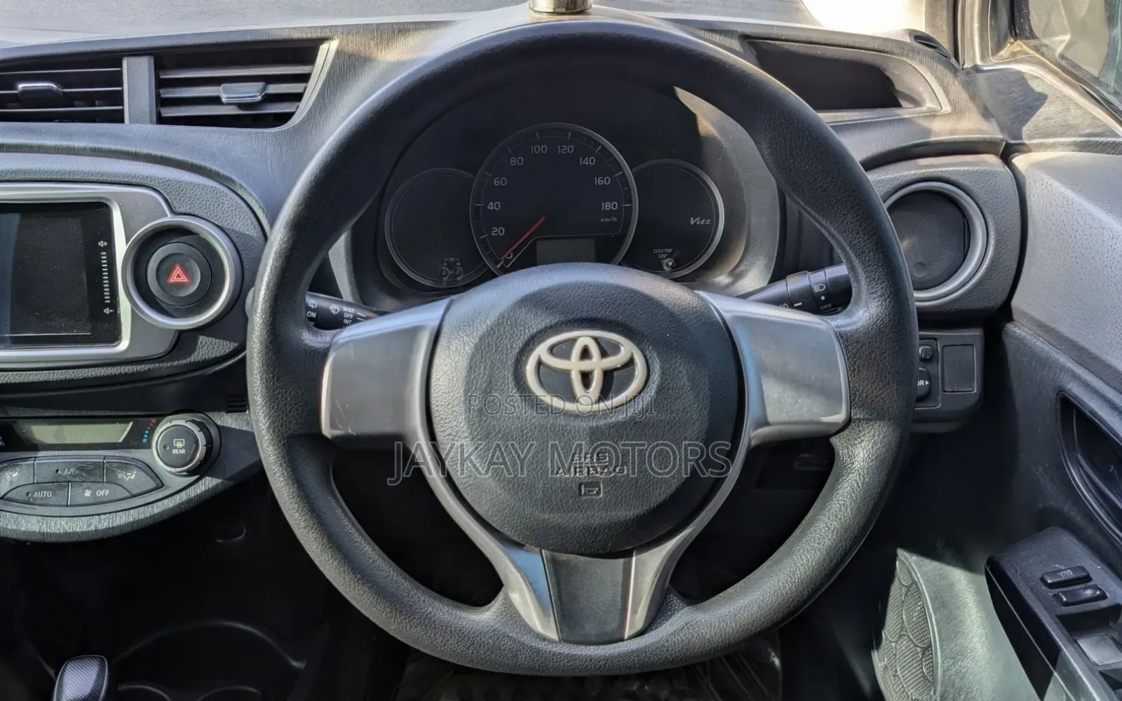 Toyota Vitz 1.3 FWD 5dr 2014 Pearl