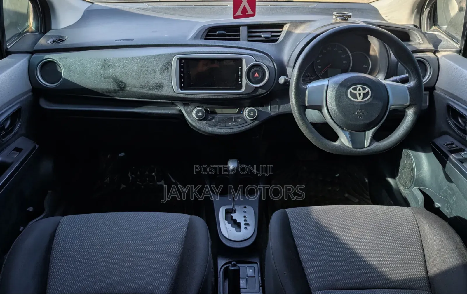Toyota Vitz 1.3 FWD 5dr 2014 Pearl