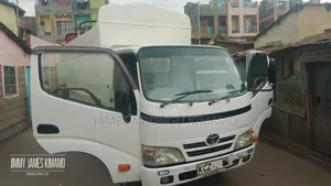 Toyota Dyna 2014 White
