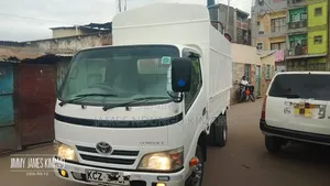 Toyota Dyna 2014 White