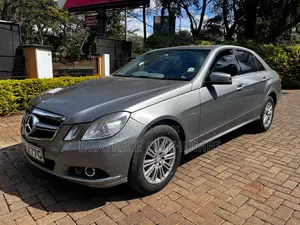 Mercedes-Benz E200 2010 Gray