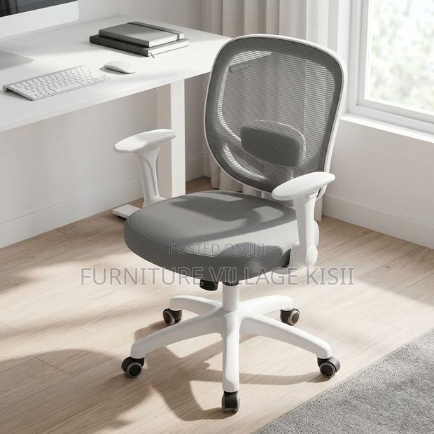 Ergonomic Mesh Task Chair - main view
